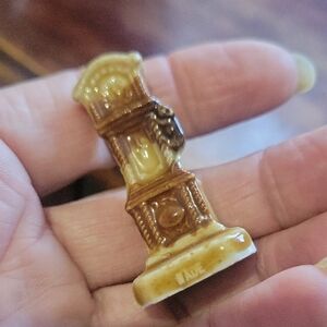 Wade Whimsey~Red Rose Tea~ hickory dickory dock clock~ nursery rhyme series